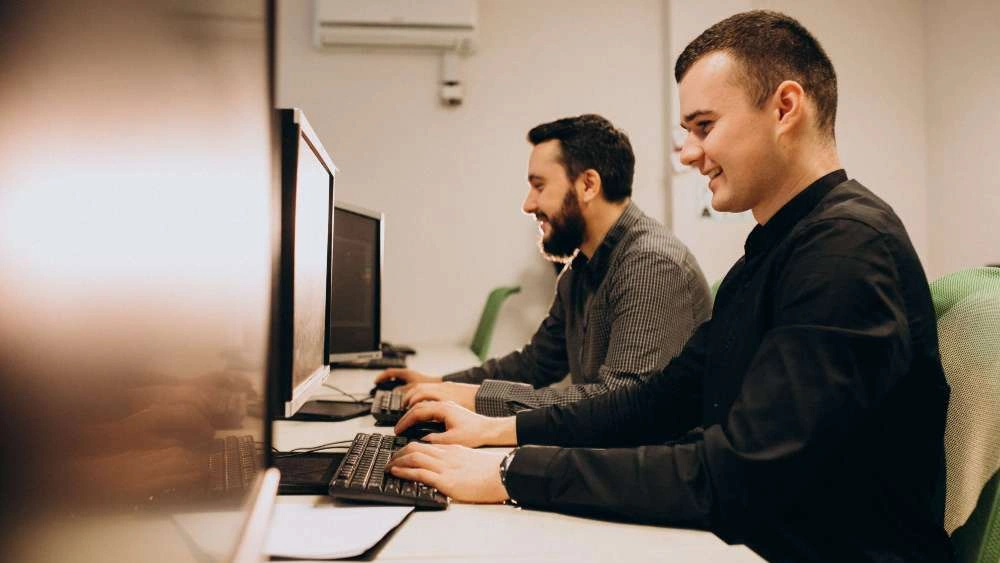 Storitve: Razvoj / Services: Development