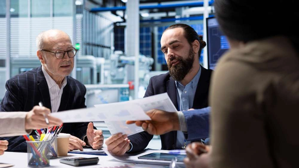 Storitve: Svetovanje / Services: Consulting